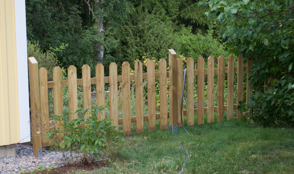 staketbygge i trädgården 2