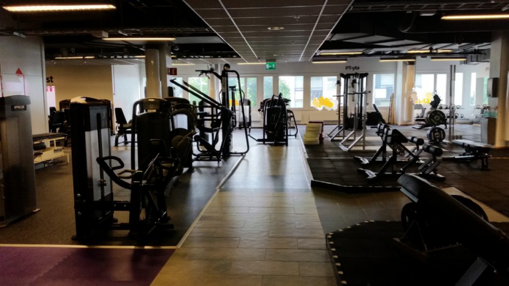 ensam på gymmet