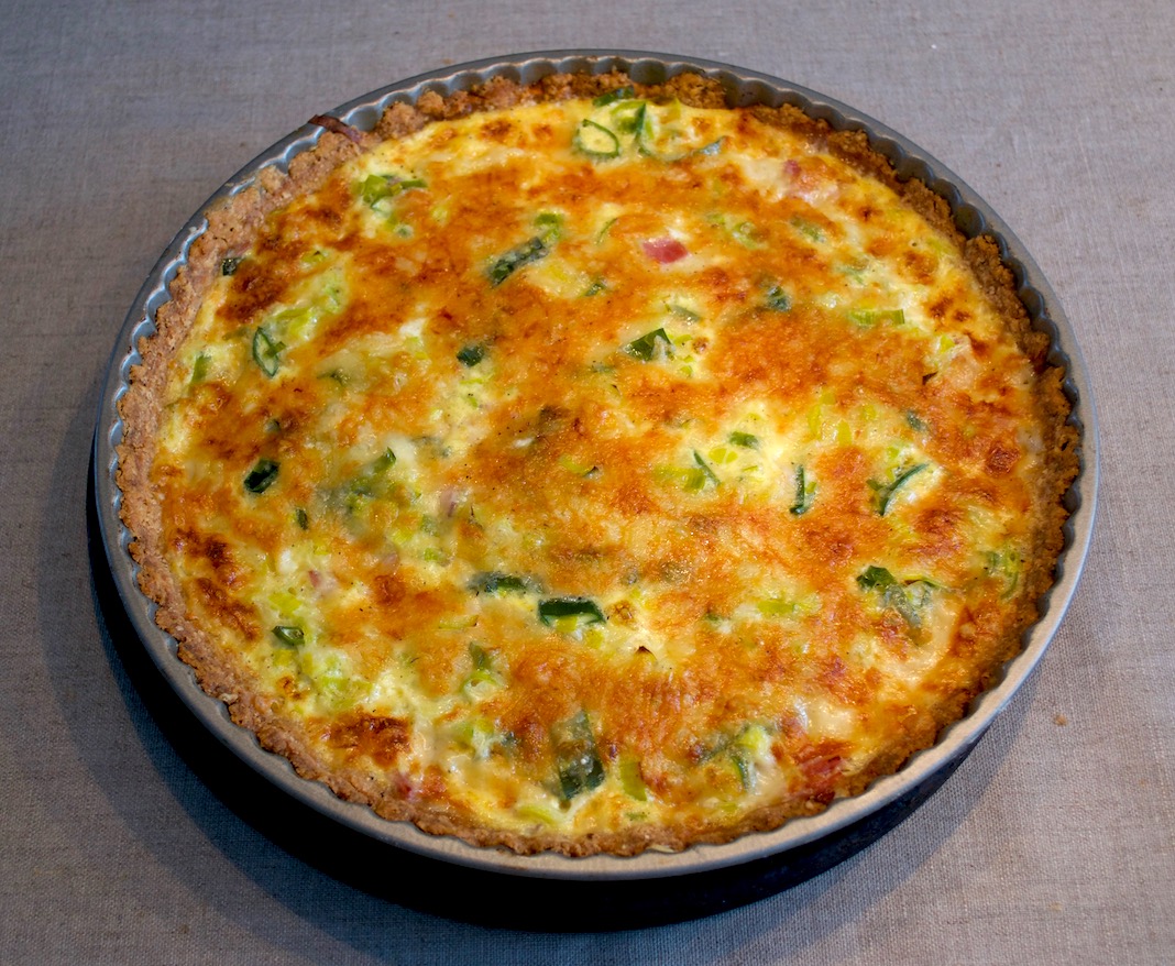 Glutenfri ost- och skinkpaj, även kallad Quiche Lorraine